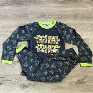 Star Wars the mandalorian baby grogu pajama set for boys size 12/14